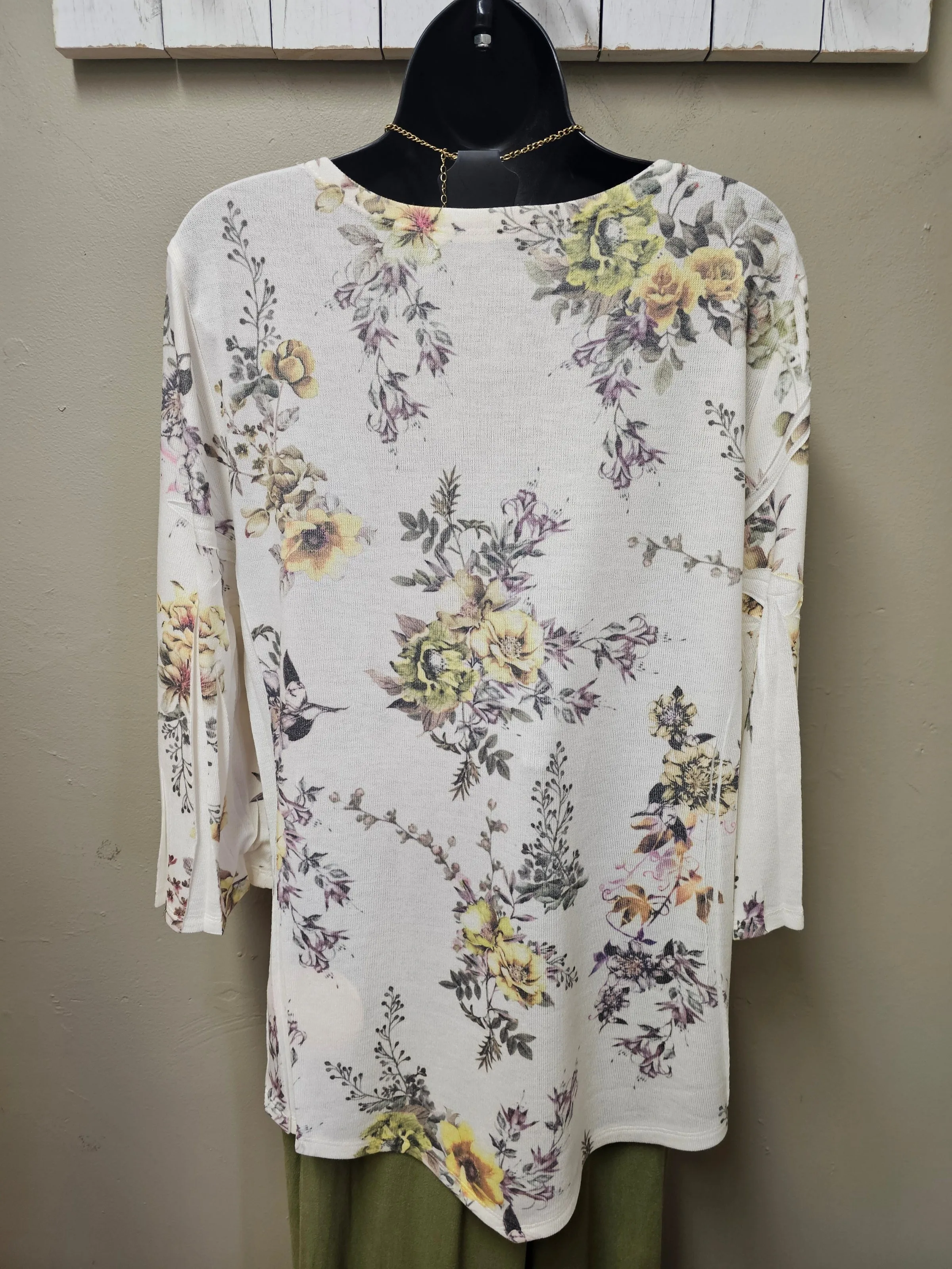 Beautiful Light Sweater Ivory Yellow Floral Top with Sleeves