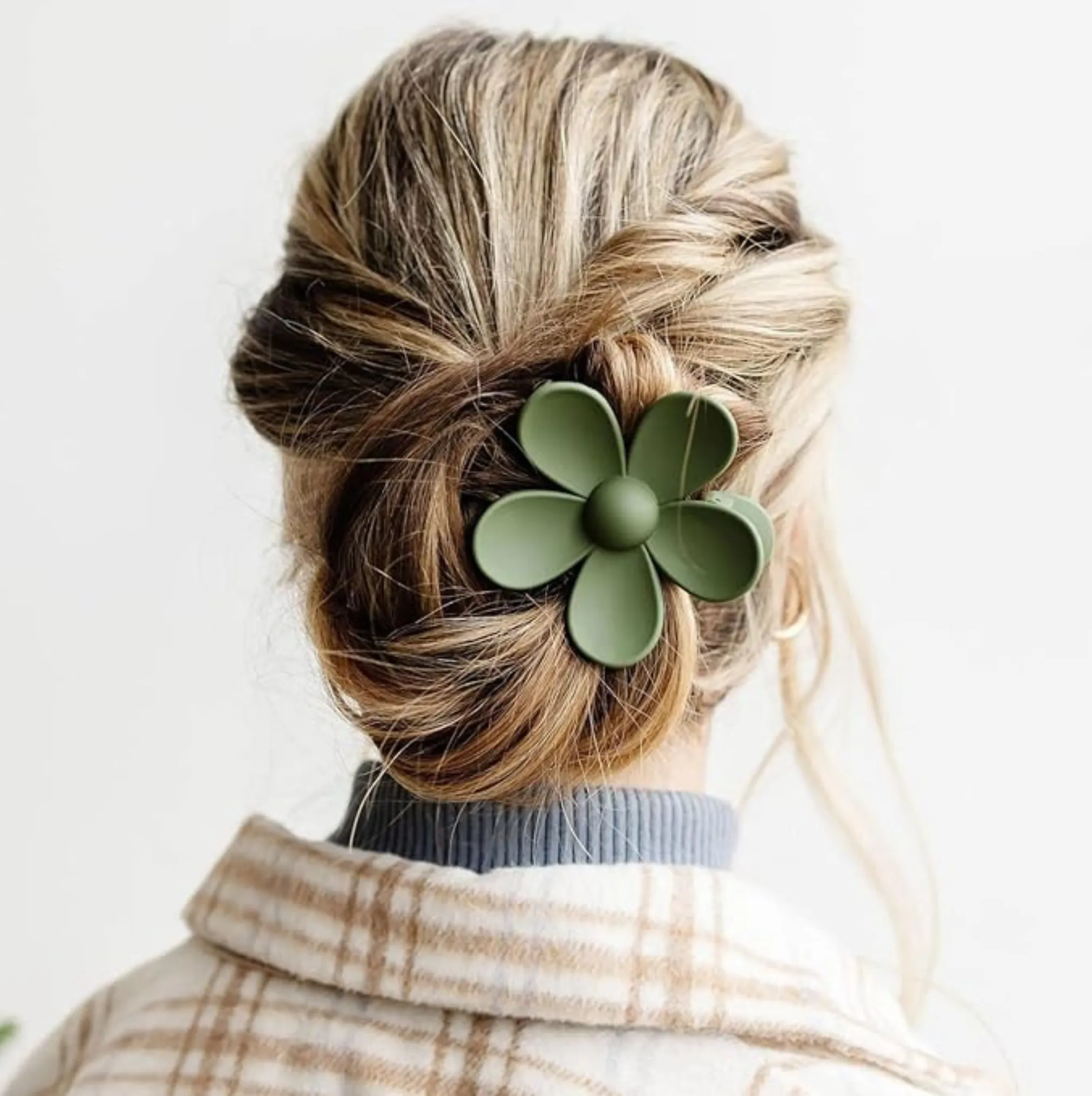 Black Flower Hair Claw