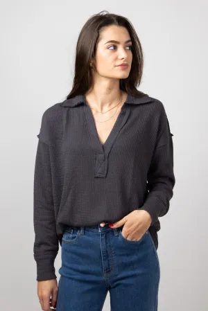 Blu Pepper Ribbed Knit Johnny Collar Polo Shirt for Women in Charcoal | B3FT1012-CHARCOAL