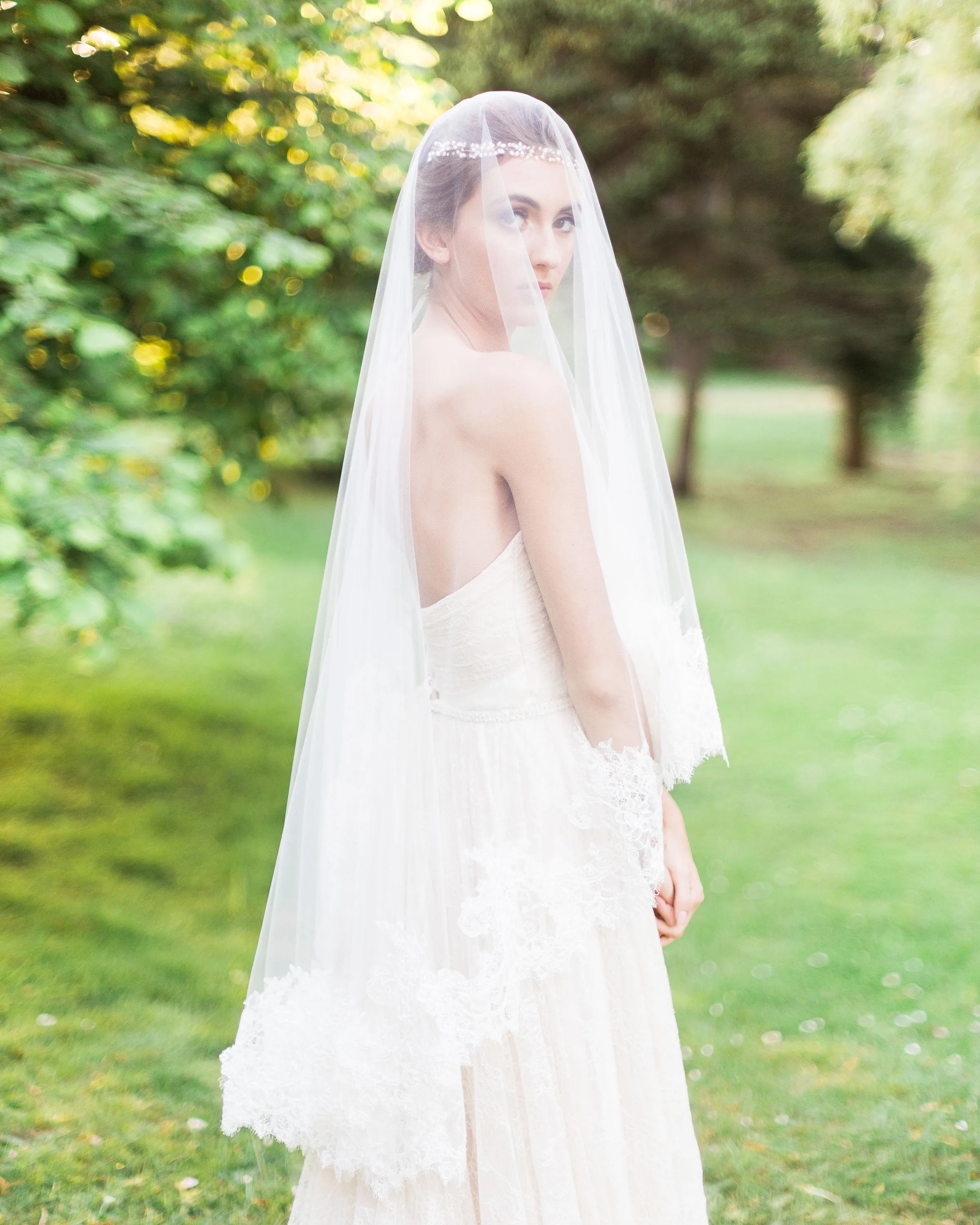 Cassia Chantilly Lace Fingertip Veil