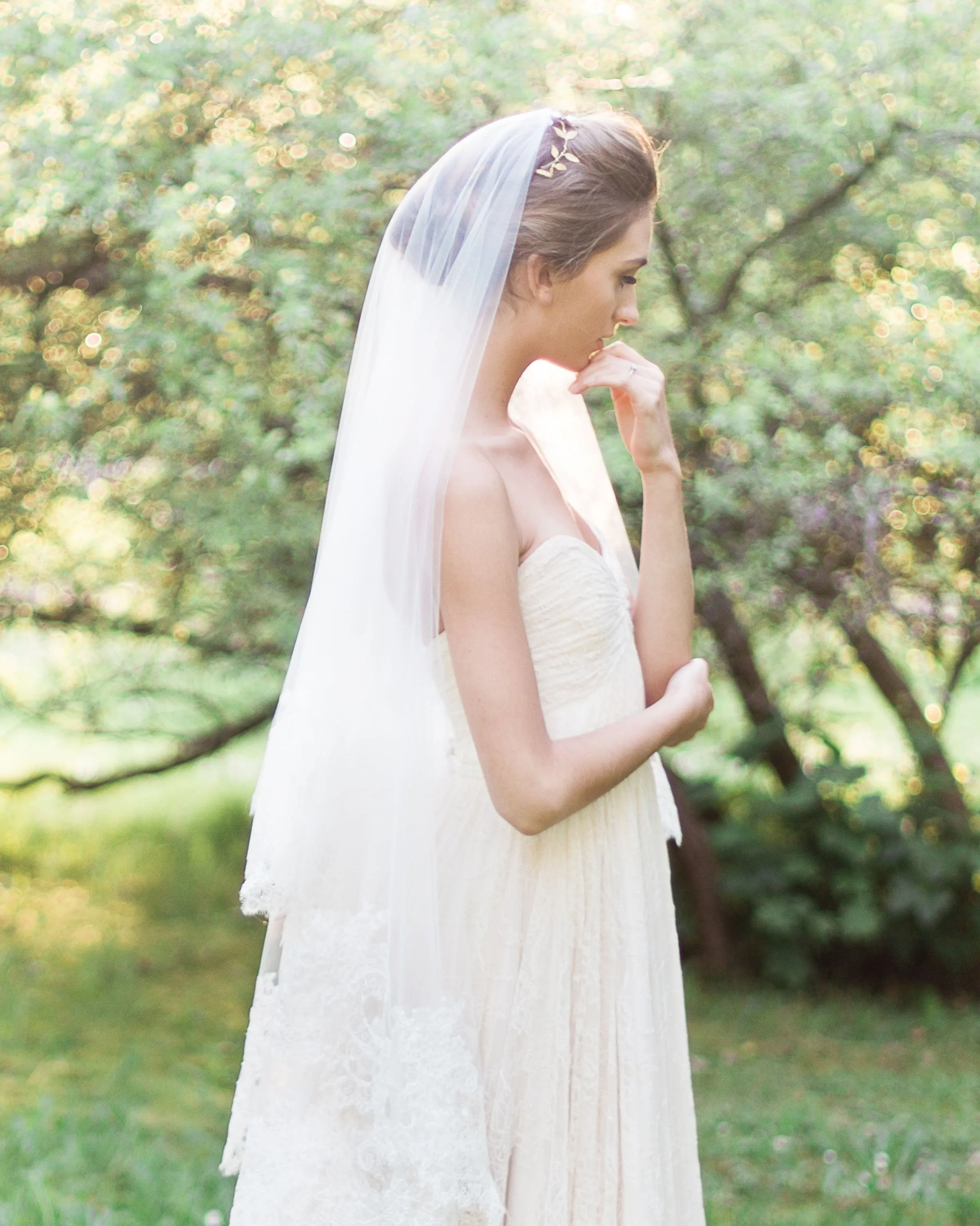 Cassia Chantilly Lace Fingertip Veil