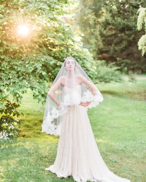 Cassia Chantilly Lace Fingertip Veil