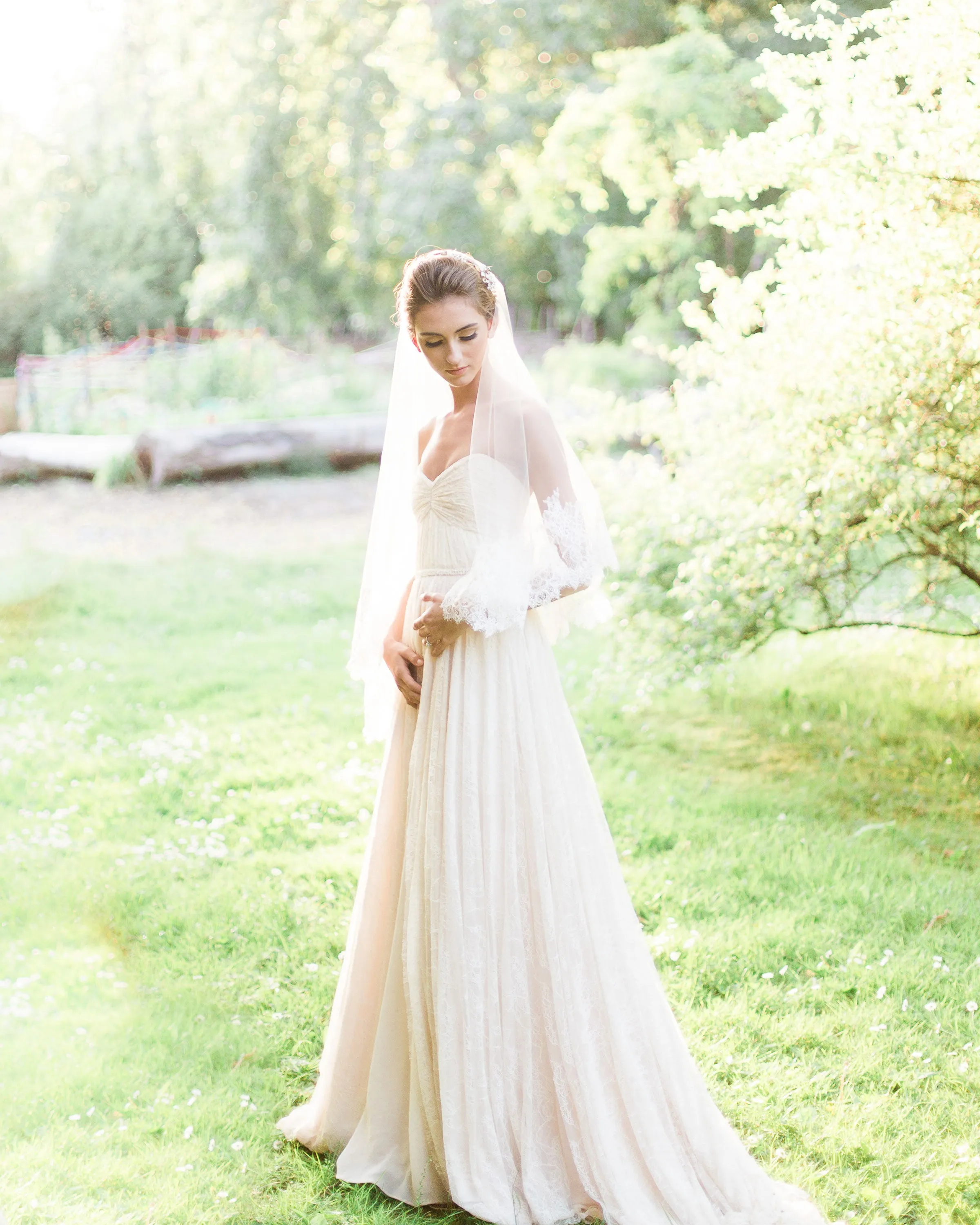Cassia Chantilly Lace Fingertip Veil