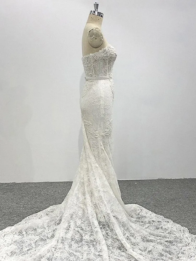 Delicate Strapless Lace Bridal Gown Sleeveless Wedding Dress