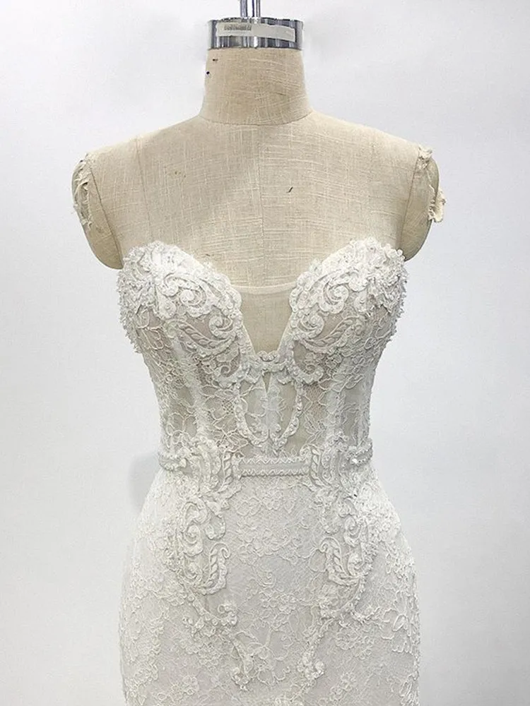 Delicate Strapless Lace Bridal Gown Sleeveless Wedding Dress