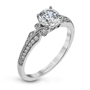 Engagement Ring in 18k Gold with Diamonds