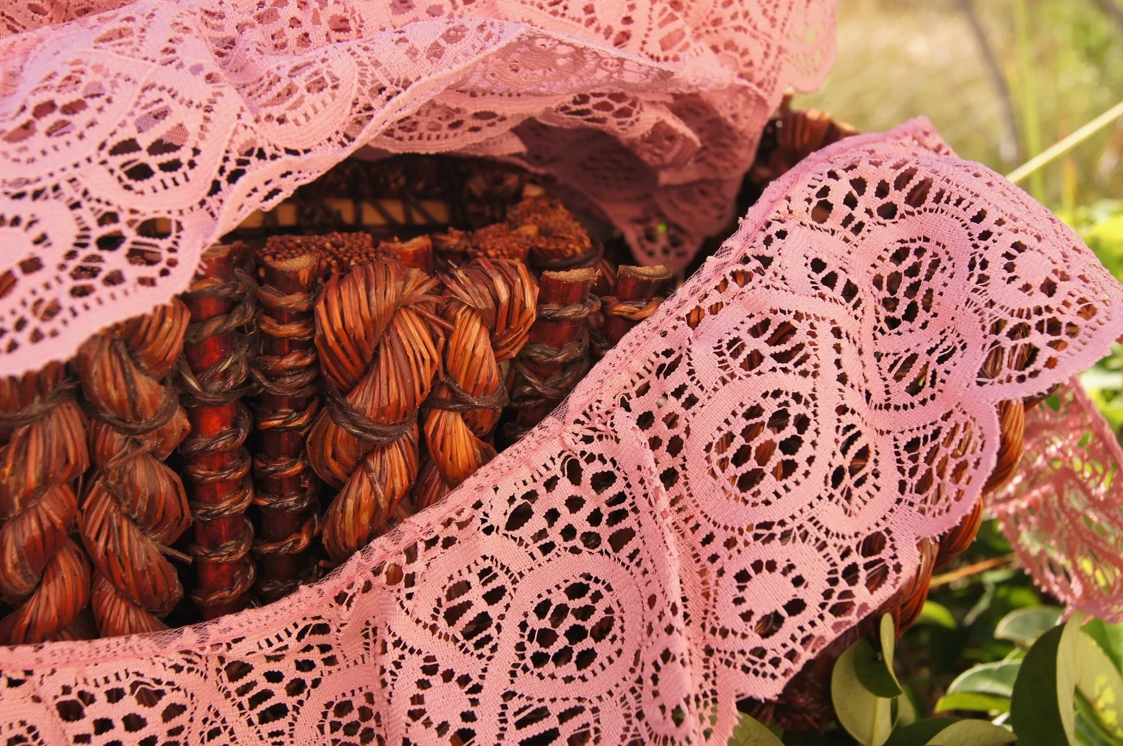 Gorgeous Mauve Pink Gathered Vintage Lace 3¼" wide