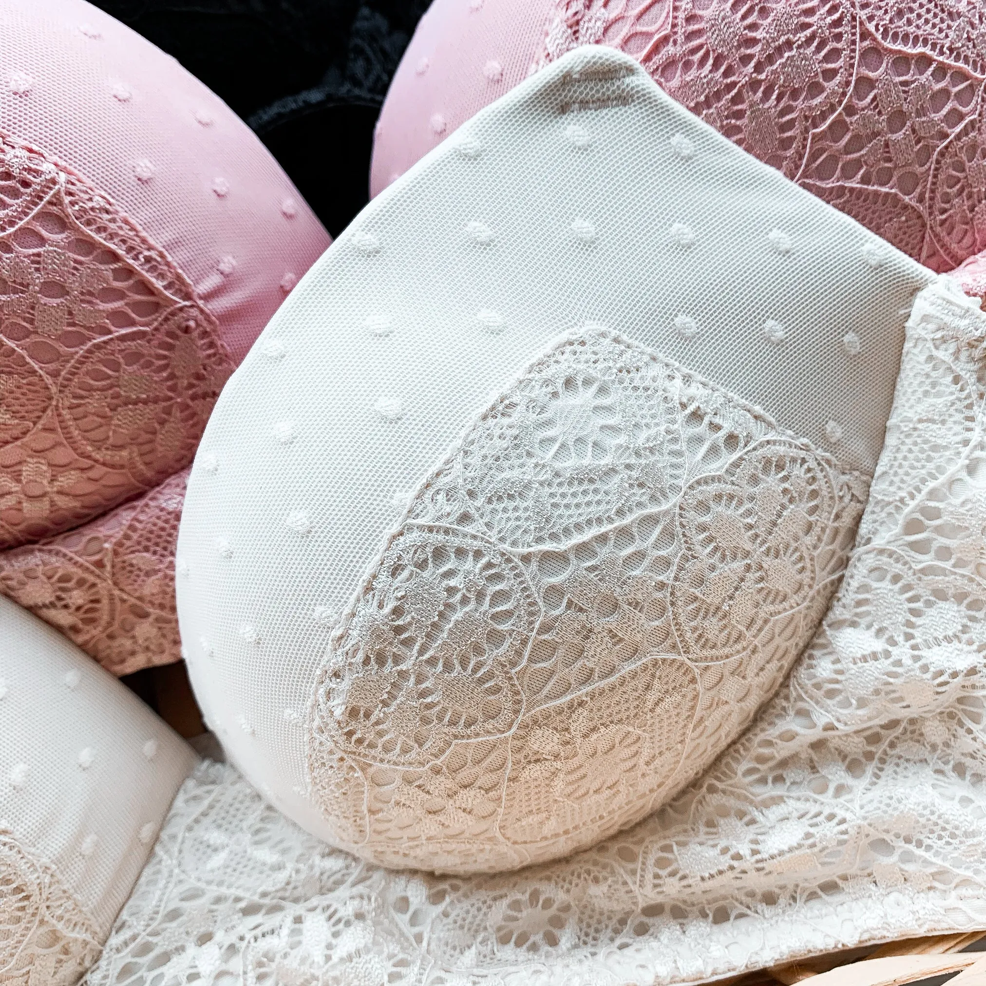Romantic Polka Dot! Cushiony-Soft Wireless Bra in Cream (Size S & L Only)