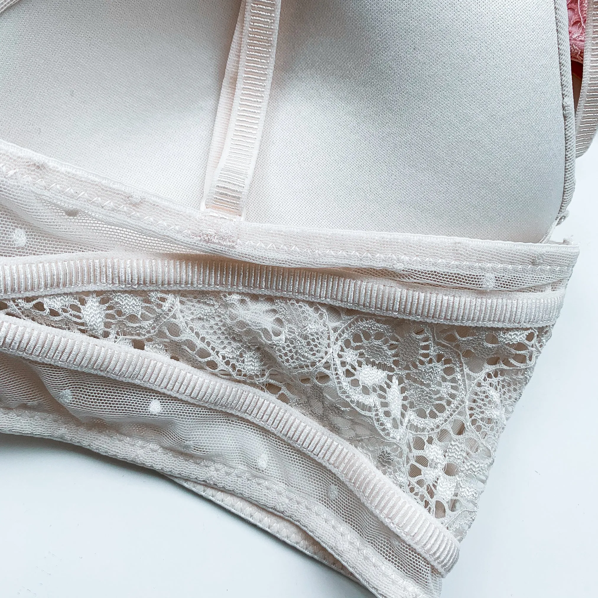 Romantic Polka Dot! Cushiony-Soft Wireless Bra in Cream (Size S & L Only)