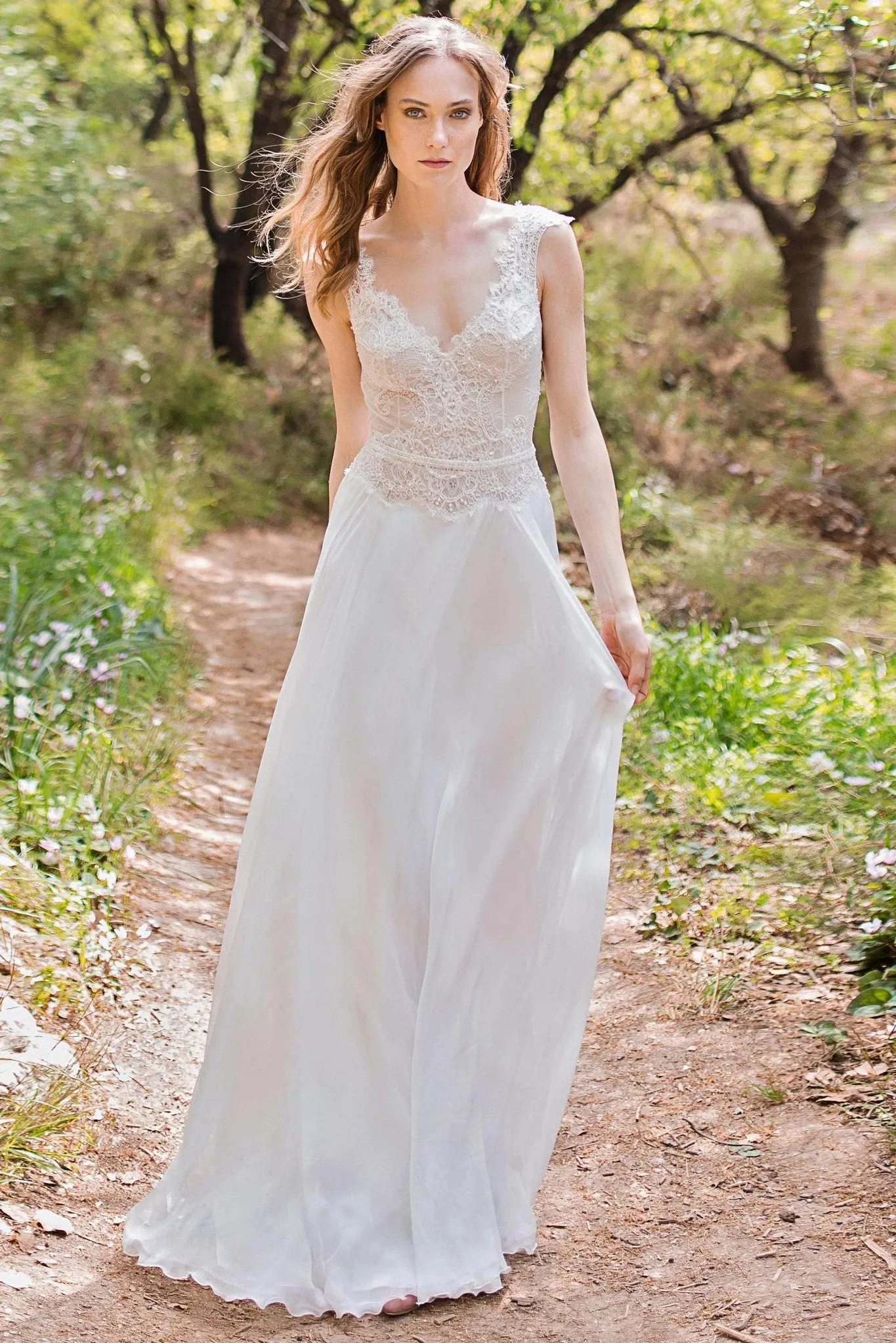 Soft&Romantic Boho Wedding Gown with Lace Bodice