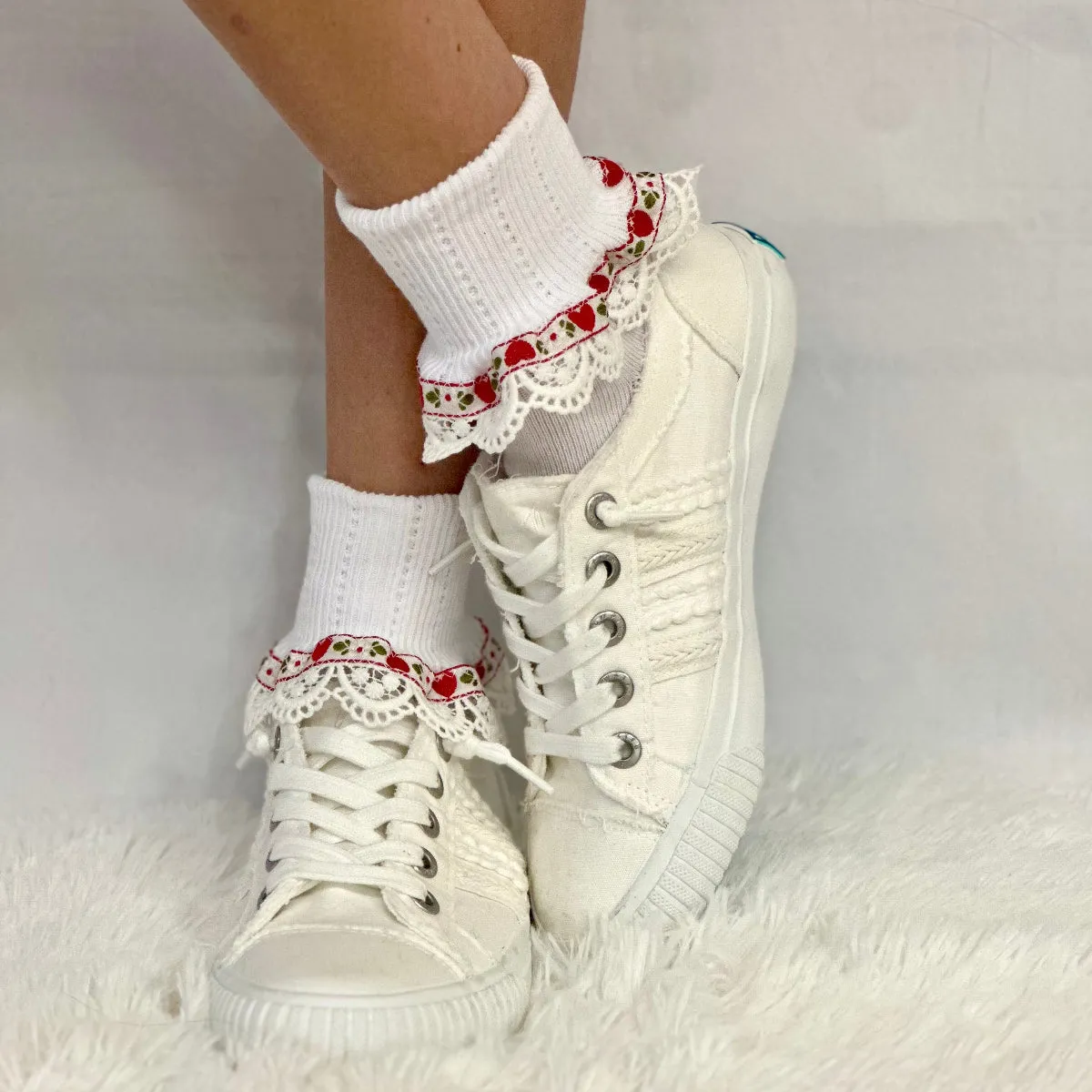 VALENTINE heart vintage lace cuff socks -red