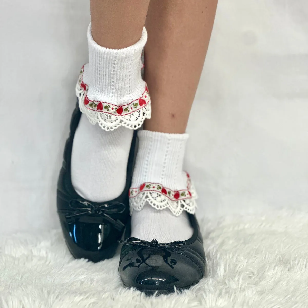 VALENTINE heart vintage lace cuff socks -red