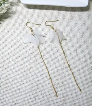 White Floral Petal Earrings Boho Wedding Flower Studs Gold Satellite Chain Tassel Earrings Bridal Minimalist Bridesmaid Dangle Studs 4.75"L