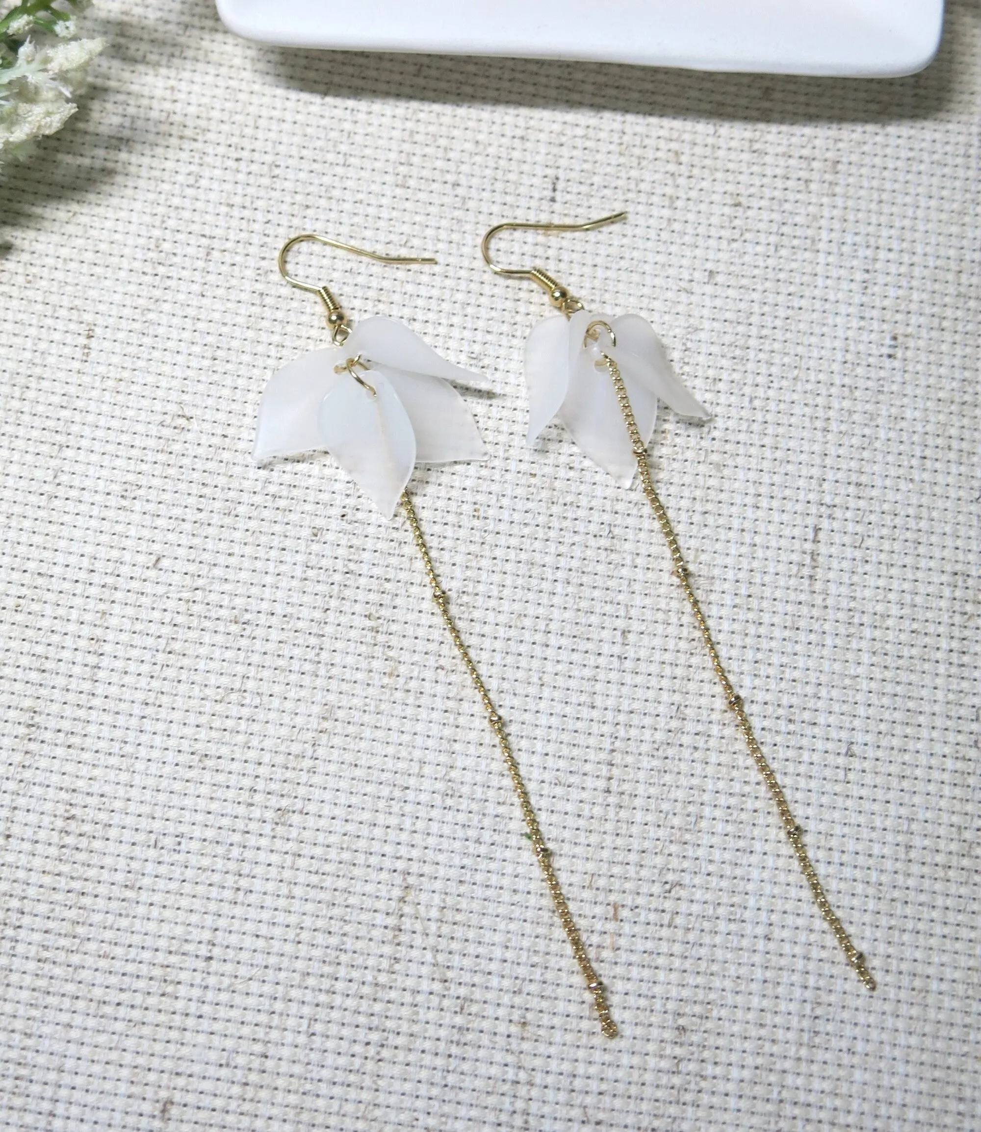 White Floral Petal Earrings Boho Wedding Flower Studs Gold Satellite Chain Tassel Earrings Bridal Minimalist Bridesmaid Dangle Studs 4.75"L