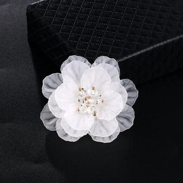 White Flower Petal Bridal Brooch, Wedding Flowerhead Round Broach, Mother of Bride Floral Clear Brooch