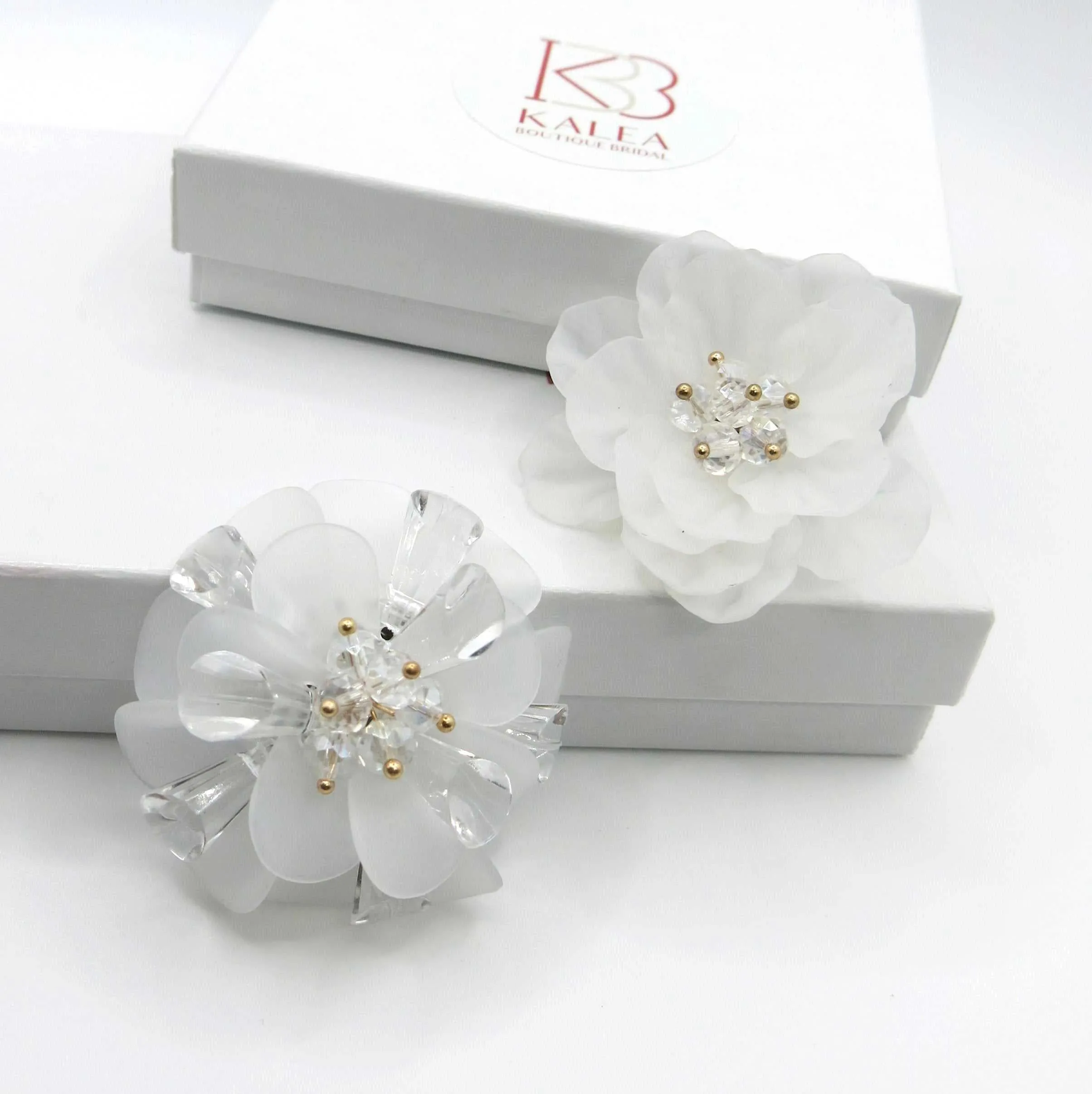 White Flower Petal Bridal Brooch, Wedding Flowerhead Round Broach, Mother of Bride Floral Clear Brooch